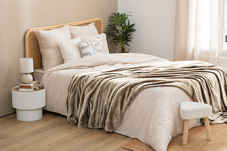 Ollis plain throw 240 x 260 cm linen beige flannel