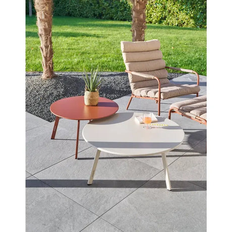 Hesperide Saona kerek kerti asztalka, 90 × 35 cm, agyagszínű